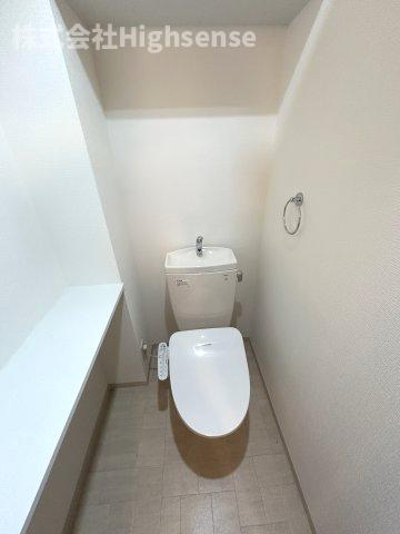 トイレ　落ち着いた色調のトイレです