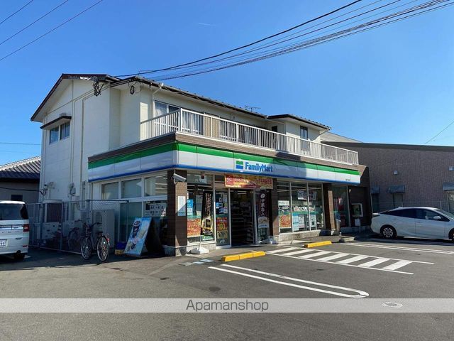 コンビニ　ファミリーマート（コンビニ）まで46m