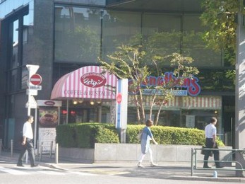 飲食店　ジョナサン 上野広小路店（飲食店）まで287m