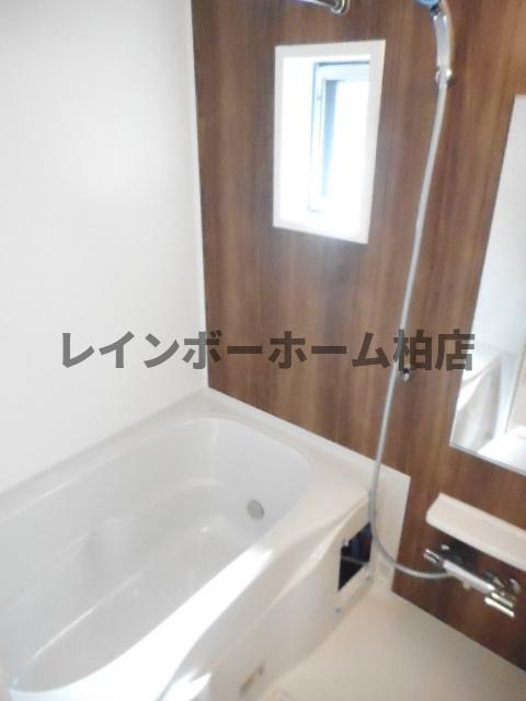バス・シャワールーム　落ち着いた空間のお風呂です