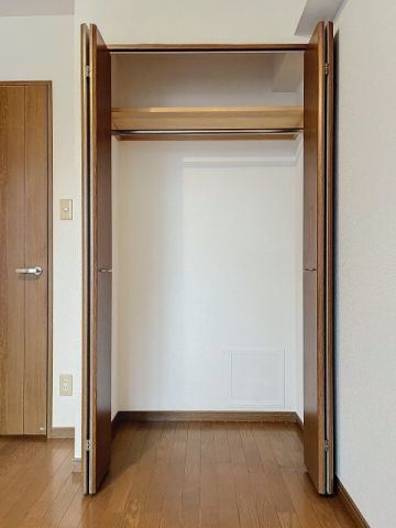 収納　★ハンガーラック付き、上部収納も有り★