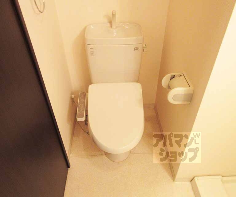 トイレ　温水洗浄便座付きです。