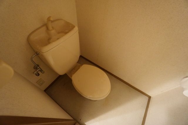 トイレ　同物件別部屋写真