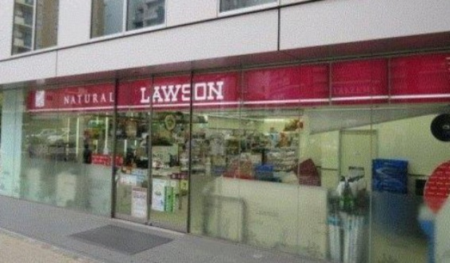コンビニ　ナチュラルローソン新横浜二丁目店（コンビニ）まで450m