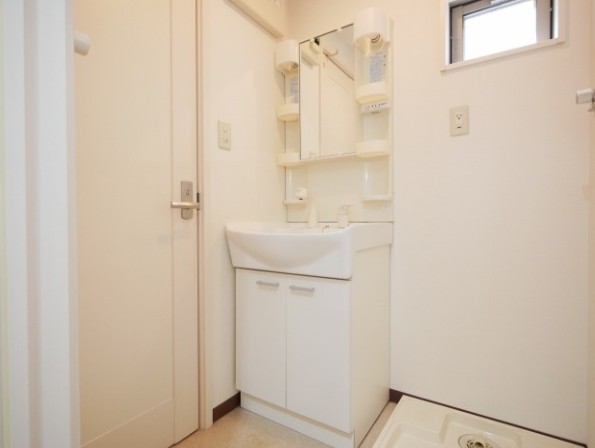 洗面設備　別部屋参考写真となります。