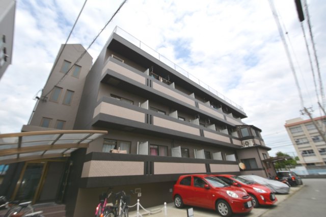 建物外観　オートロック付きで外部からの出入りもなく安心です