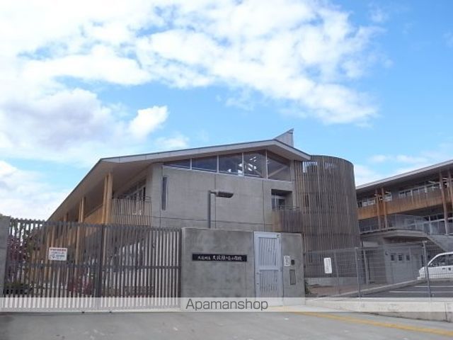 小学校　大淀緑ヶ丘小学校（小学校）まで683m