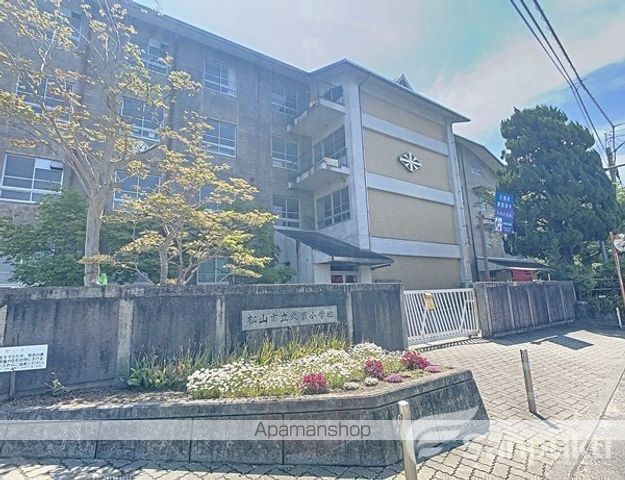 小学校　久米小学校（小学校）まで353m