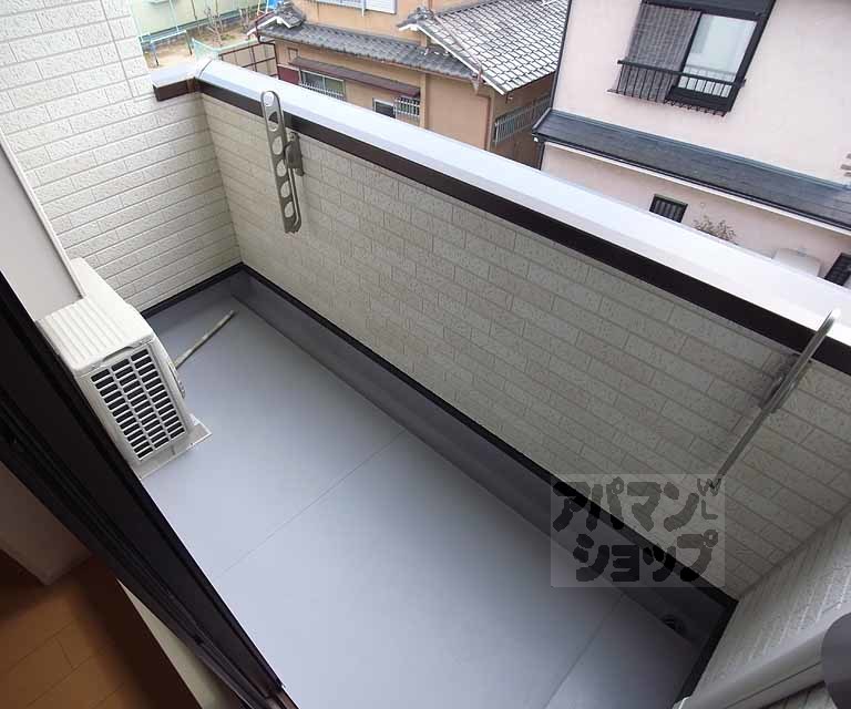 バルコニー　バルコニーは南向きで日当たり良好です。