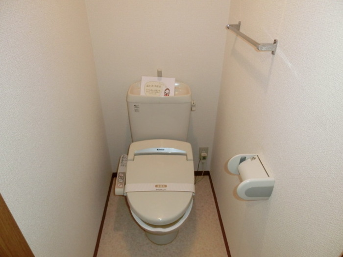トイレ　もちろん温水洗浄暖房便座です