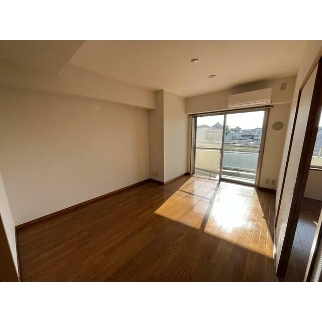 居室・リビング　写真は同タイプ別部屋です。
