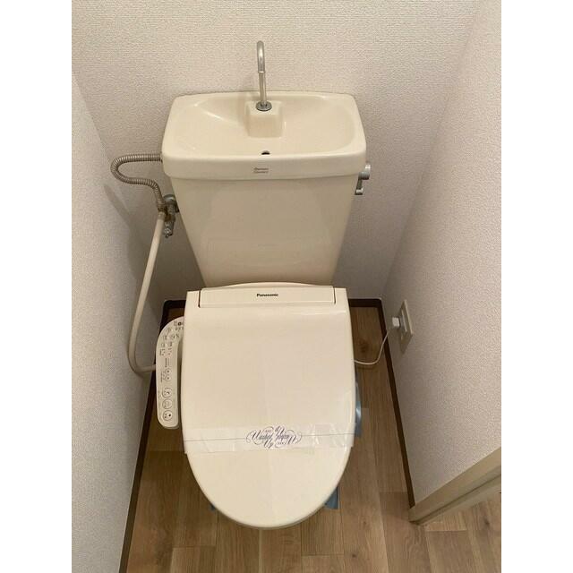 トイレ　写真は同タイプ別部屋です。