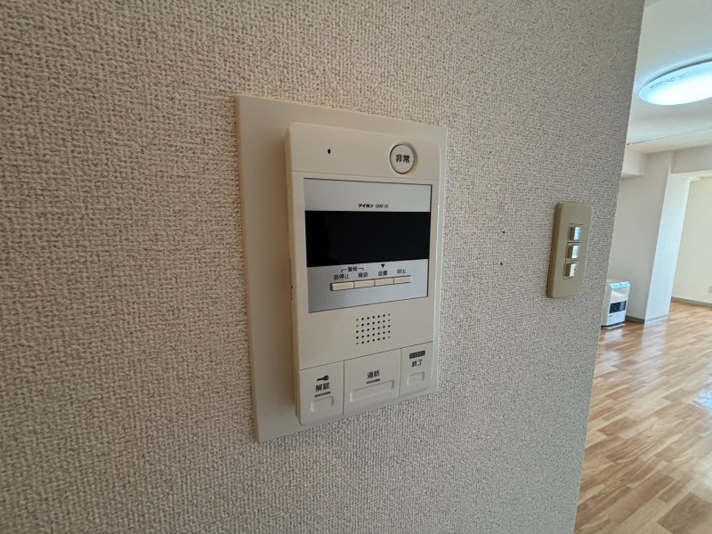 セキュリティ　ＴＶモニター付インターホンです。来客者の顔が見えるので安心！