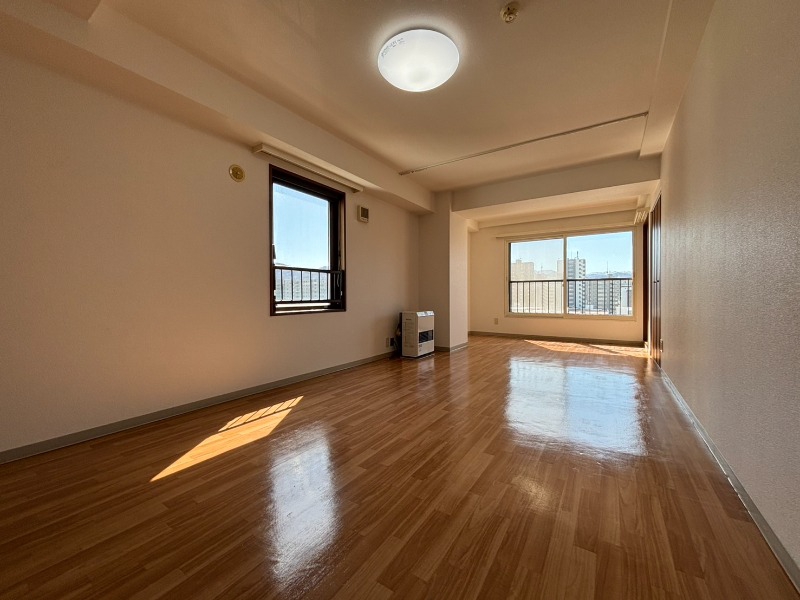 居室・リビング　広くてキレイなお部屋が広がっていて、充実した生活が送れそう。