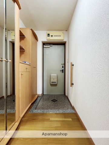 ＪＲ信越本線 高崎駅 徒歩30分 3階建 築23年の玄関写真