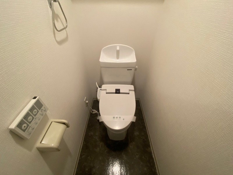トイレ　ウォシュレット機能がついたトイレ。安心して使用できますね。