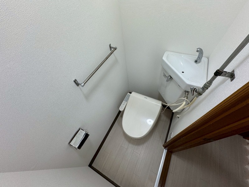 トイレ　こちらはトイレです。清潔感があり、安心して使用できます。