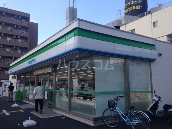 コンビニ　ファミリーマート所沢緑町二丁目店（コンビニ）まで63m