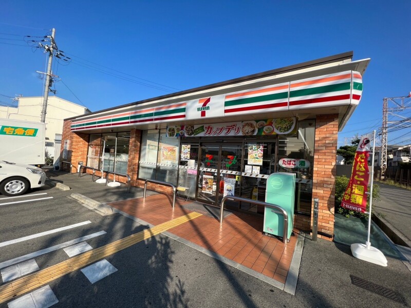 コンビニ　セブン-イレブン 初芝駅東店（コンビニ）まで606m