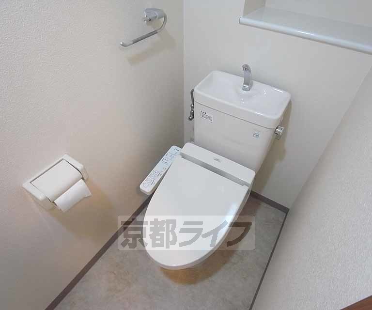 トイレ　ウォシュレット付きです。