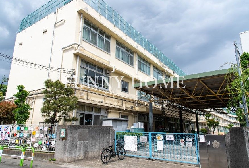 小学校　世田谷区立烏山小学校（小学校）まで343m