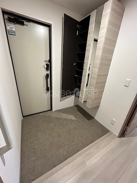 玄関　◆実際のお部屋の写真です♪