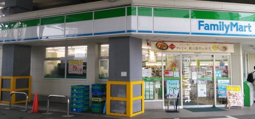 コンビニ　ファミリーマート 新横浜駅西店（コンビニ）まで153m