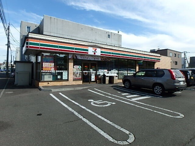 コンビニ　セブンイレブン札幌二十四軒2条店（コンビニ）まで329m