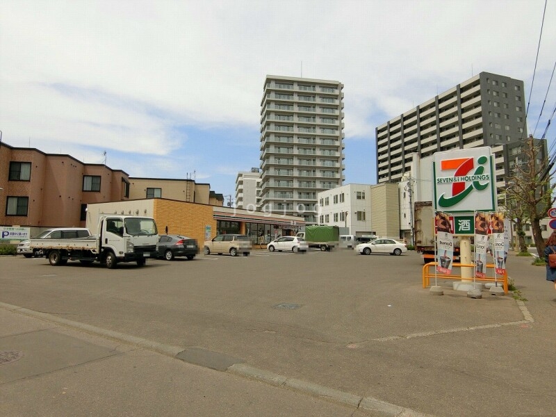 コンビニ　セブンイレブン札幌北9条二十四軒通店（コンビニ）まで340m