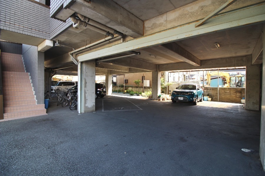 駐車場　駐車場