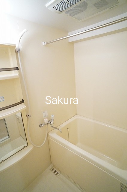 バス・シャワールーム　雨の日でも安心の浴室乾燥機付きです♪