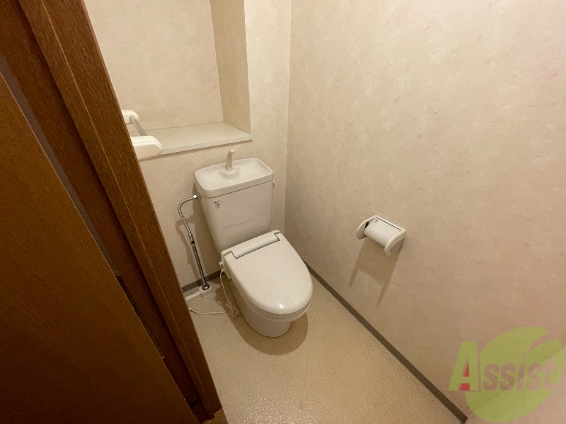 トイレ　トイレは様式でタオルハンガー付きで綺麗です