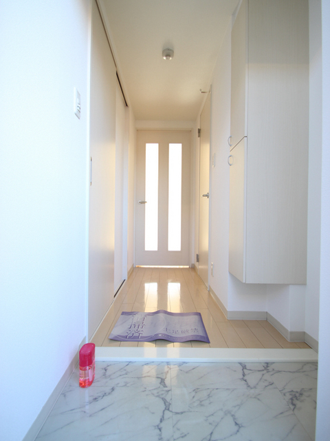 玄関　※他のお部屋の参考写真です