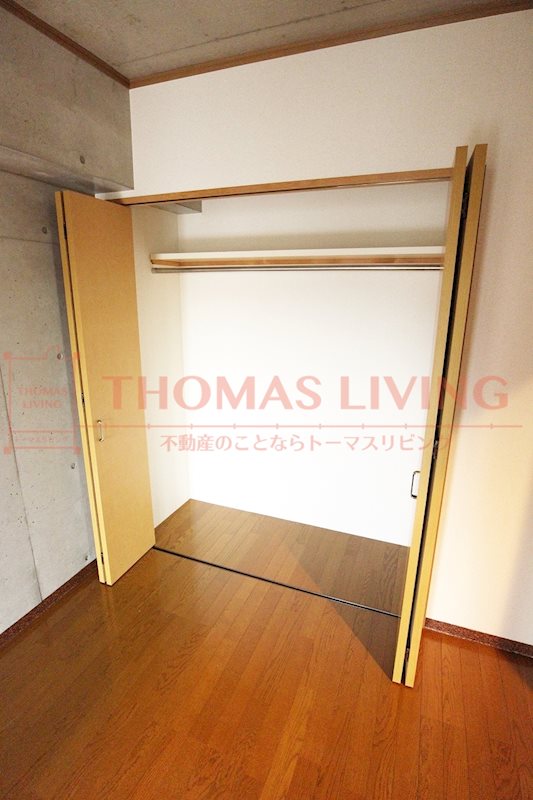 収納　丈の長いコートも収納可能です。