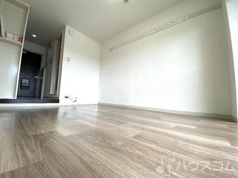 居室・リビング　白を基調にした明るいお部屋です。