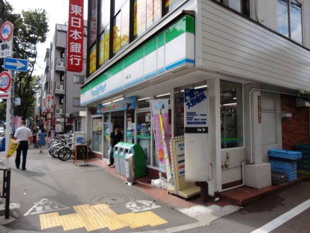 コンビニ　ファミリーマート環八八幡山店（コンビニ）まで573m