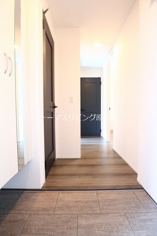 玄関　101号室写真