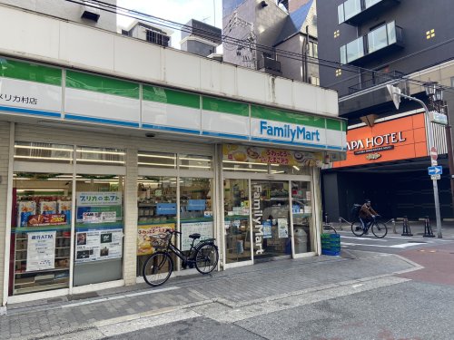 コンビニ　ファミリーマート アメリカ村店（コンビニ）まで139m