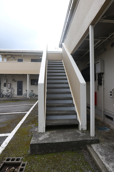 エントランス　階段