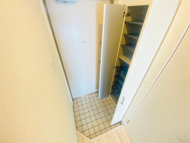 玄関　１１０３号室内装写真転載