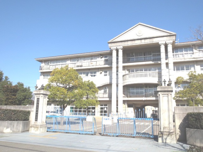 小学校　花田小学校（小学校）まで743m