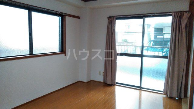 メゾン陣屋の居間写真