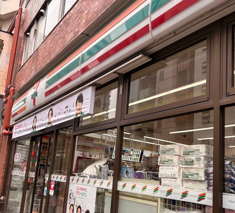 コンビニ　セブンイレブン恵比寿駅東口店（コンビニ）まで166m