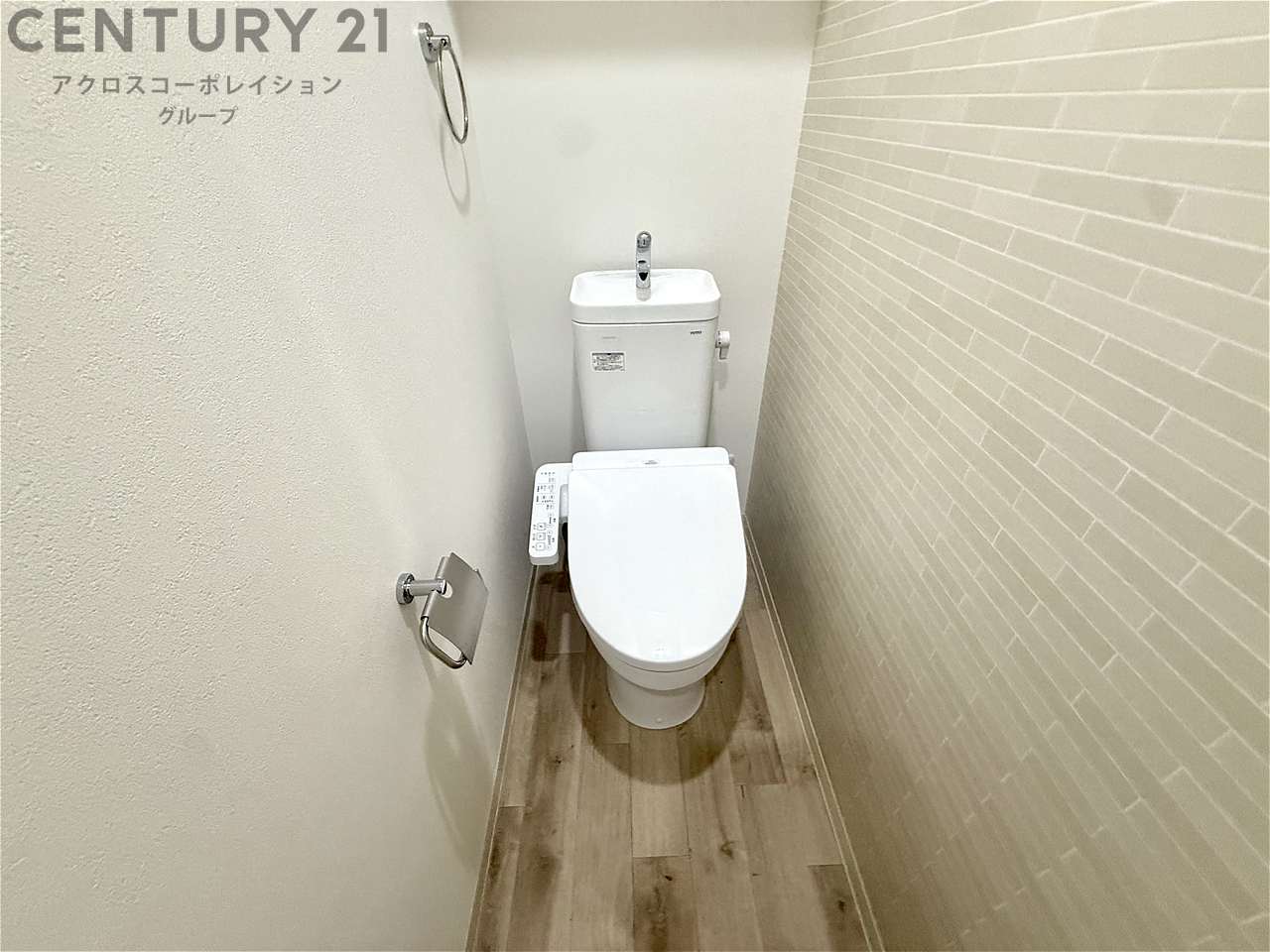 トイレ　温水洗浄便座付きのトイレです♪