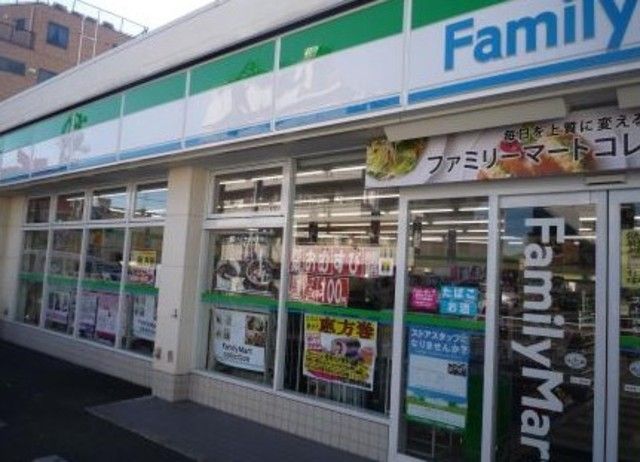 コンビニ　ファミリーマート上板橋三丁目店（コンビニ）まで611m
