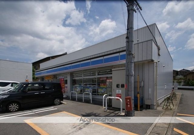 コンビニ　ローソン（コンビニ）まで745m