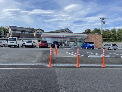 コンビニ　セブンイレブン新横浜インター店（コンビニ）まで406m