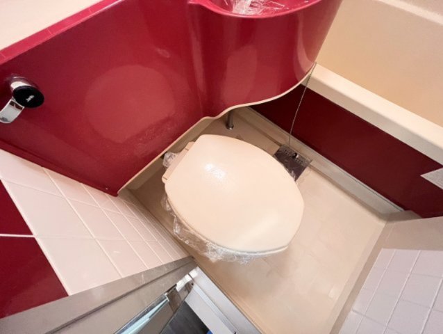 トイレ　落ち着いた色調のトイレです