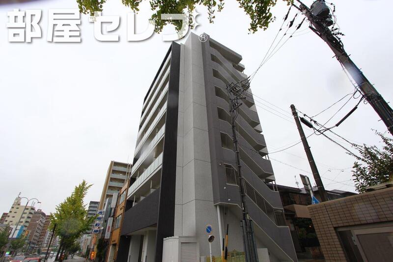 建物外観　８階建てマンション。