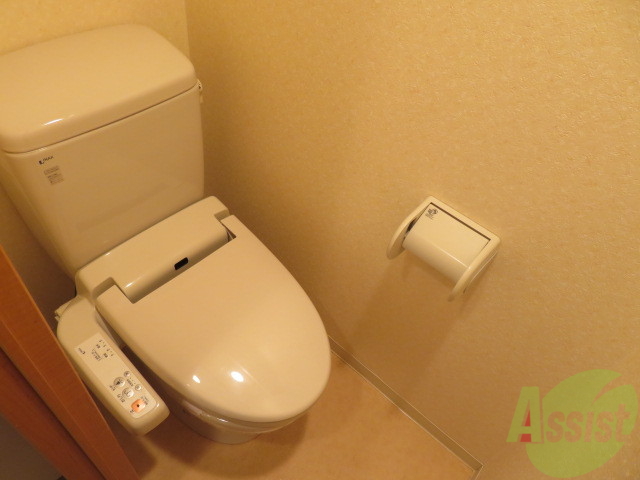 トイレ　ウォシュレット機能がついたトイレです。安心して使用できますね
